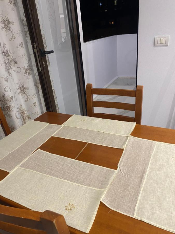 E&B Cosy Apartment Tiranë Eksteriør bilde